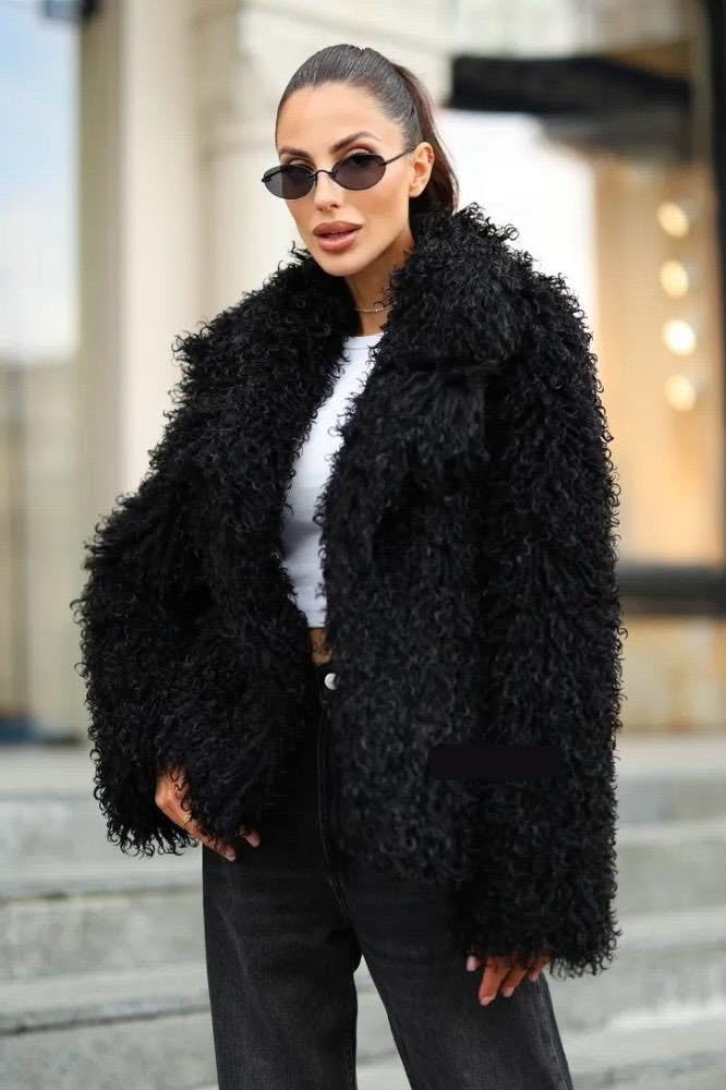 SOKYND Lyndie Short Faux Fur Coat in Black