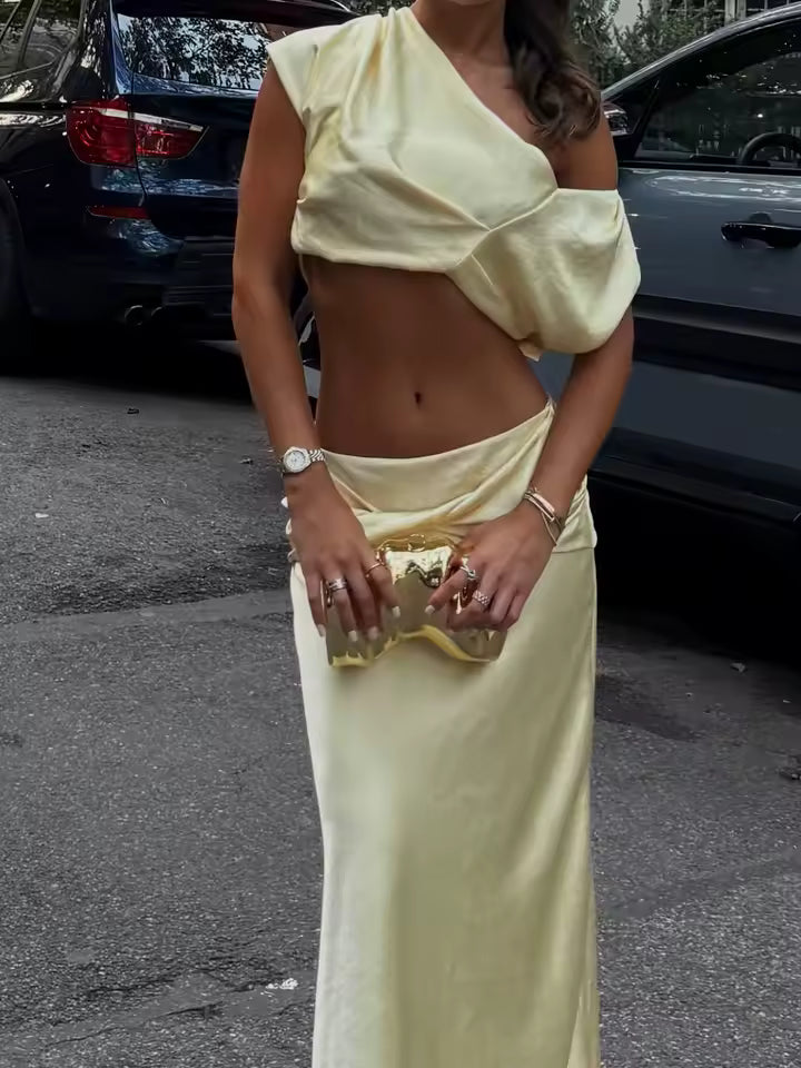 Ensemble Sienna en satin. Top court plissé et jupe