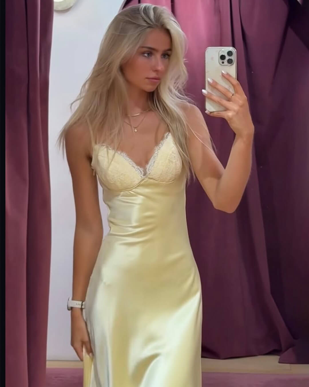 Robe midi Yasmine en satin dos nu