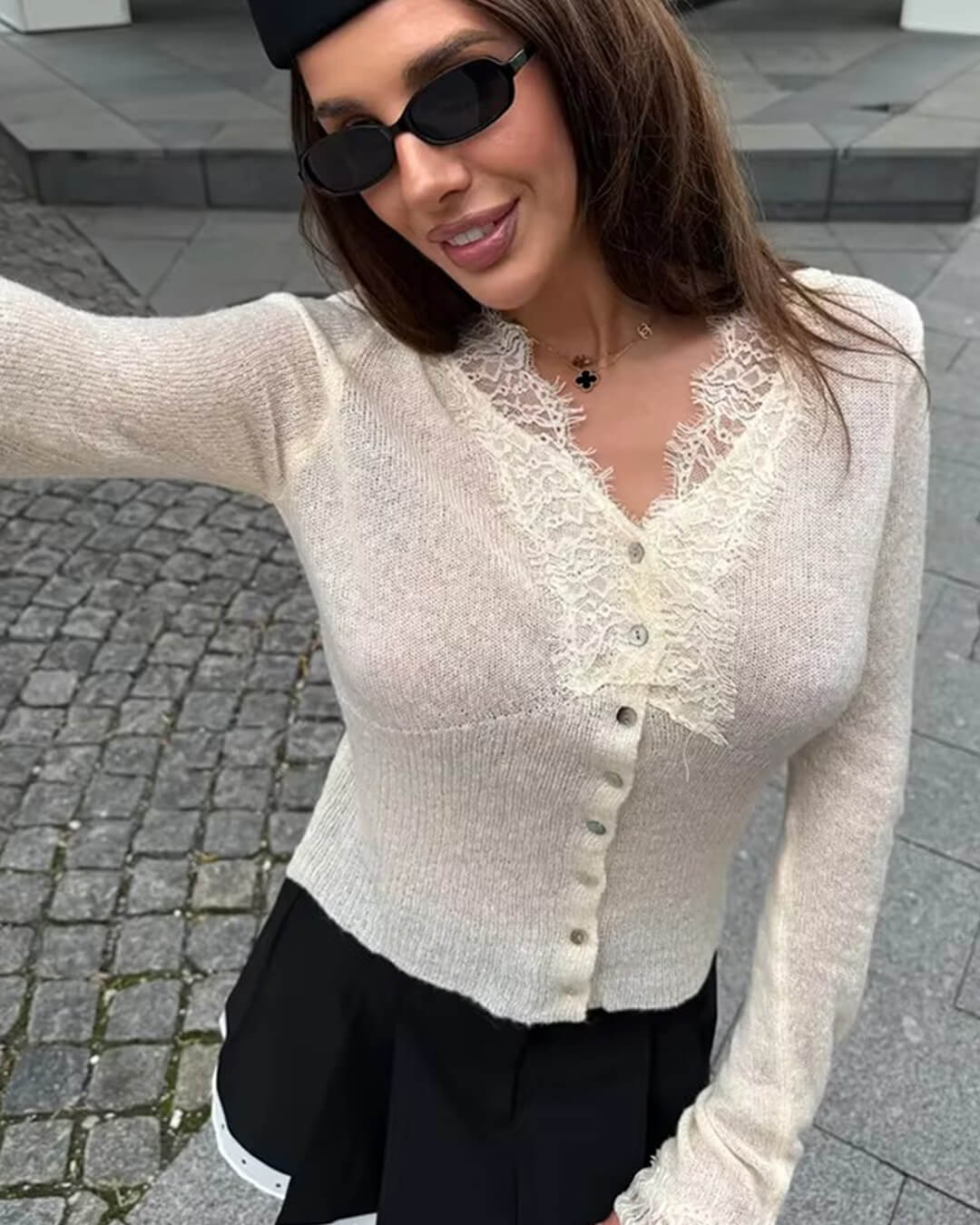 Cardigan col V à bordure en dentelle Alicia