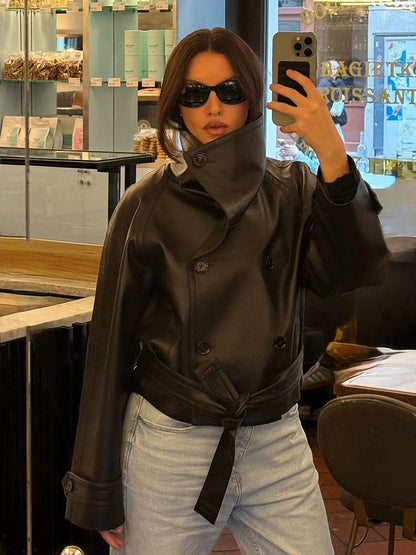 Trench en simili cuir rose à laçage et nœud