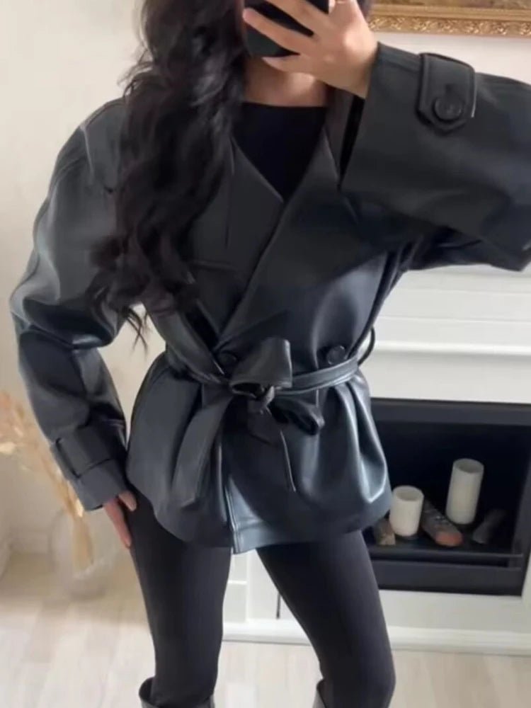 Trench en simili cuir rose à laçage et nœud