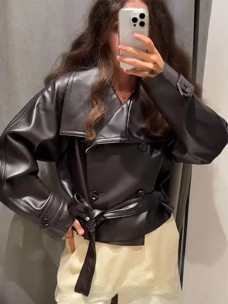 Trench en simili cuir rose à laçage et nœud