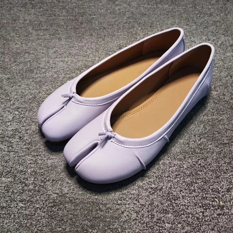 Mules en cuir à orteil séparé Kaira