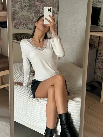 Evelyn Top décontracté col V en dentelle