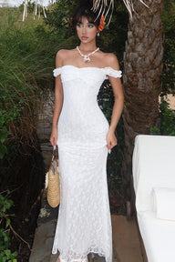 Robe longue Arabella en dentelle à fines bretelles