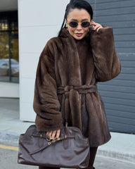 Veste Daniela ceinturée en fausse fourrure
