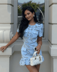 Robe mini en dentelle florale Delilah