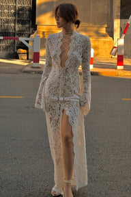 Robe longue Emma en dentelle, col V fendu