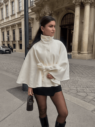 Veste cape Jocelyn élégante à col montant et ceinture