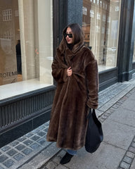 Manteau long en fausse fourrure Mina