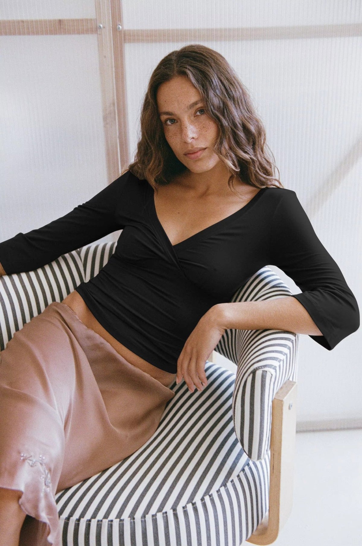 SOKYND Miranda Deep V Midi Sleeve Tee TopsBlackS