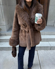 Manteau avec bordure fausse fourrure Miriam